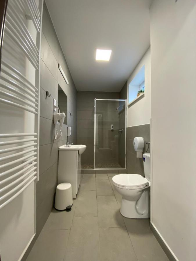 Sulyom Panzio Apartment ทิสซาฟือแรด ภายนอก รูปภาพ