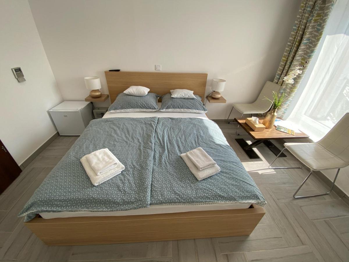 Sulyom Panzio Apartment ทิสซาฟือแรด ภายนอก รูปภาพ