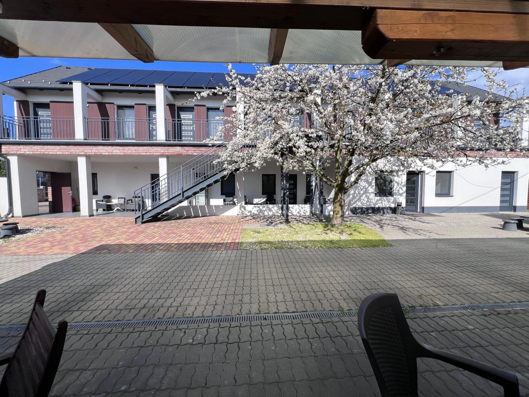 Sulyom Panzio Apartment ทิสซาฟือแรด ภายนอก รูปภาพ