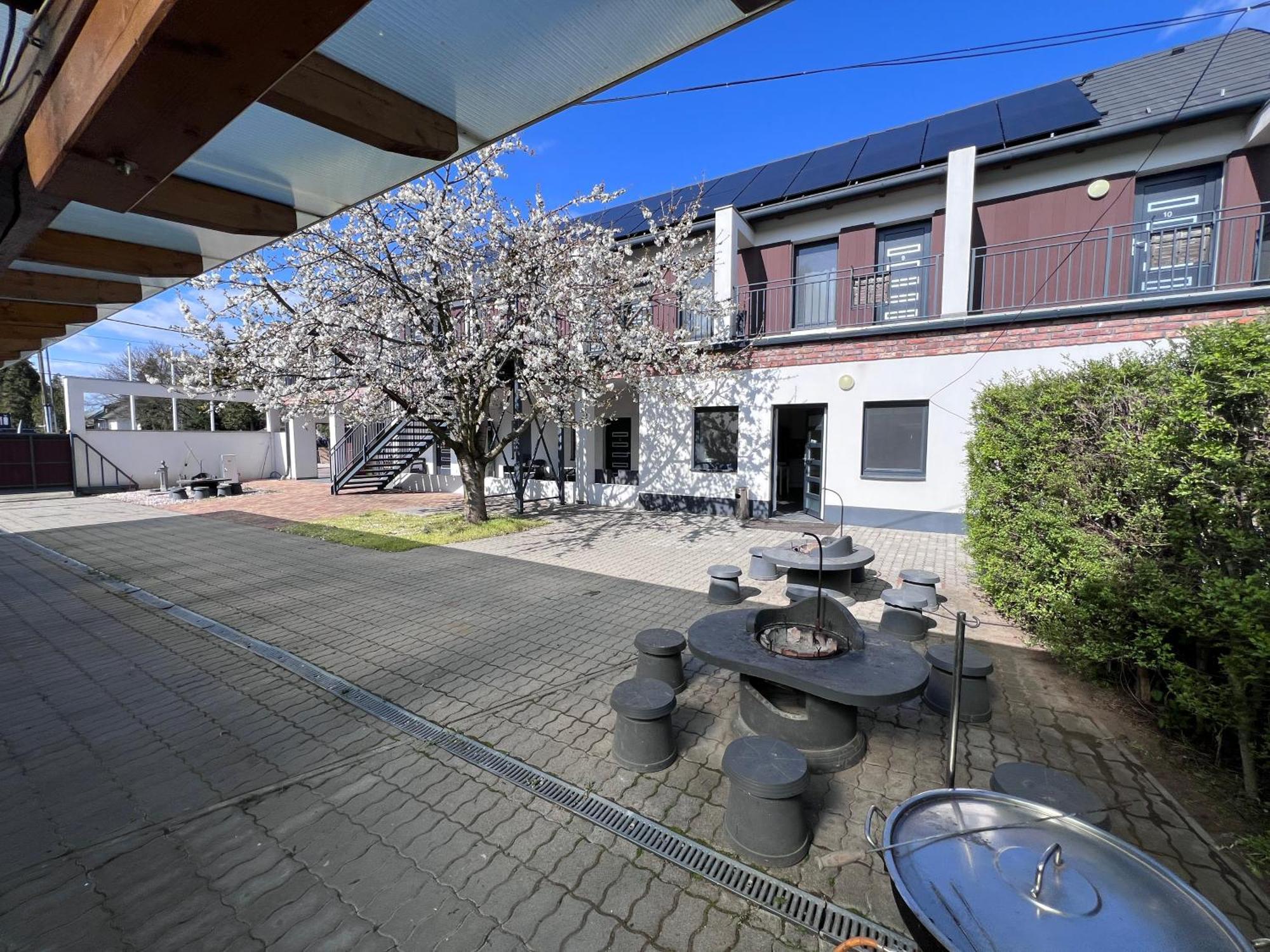 Sulyom Panzio Apartment ทิสซาฟือแรด ภายนอก รูปภาพ